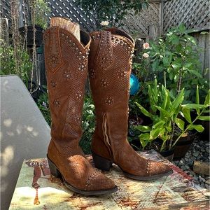 Old Gringo Savannah Dance 18" Brown Suede
Studded Heeled Western/Cowboy Boots